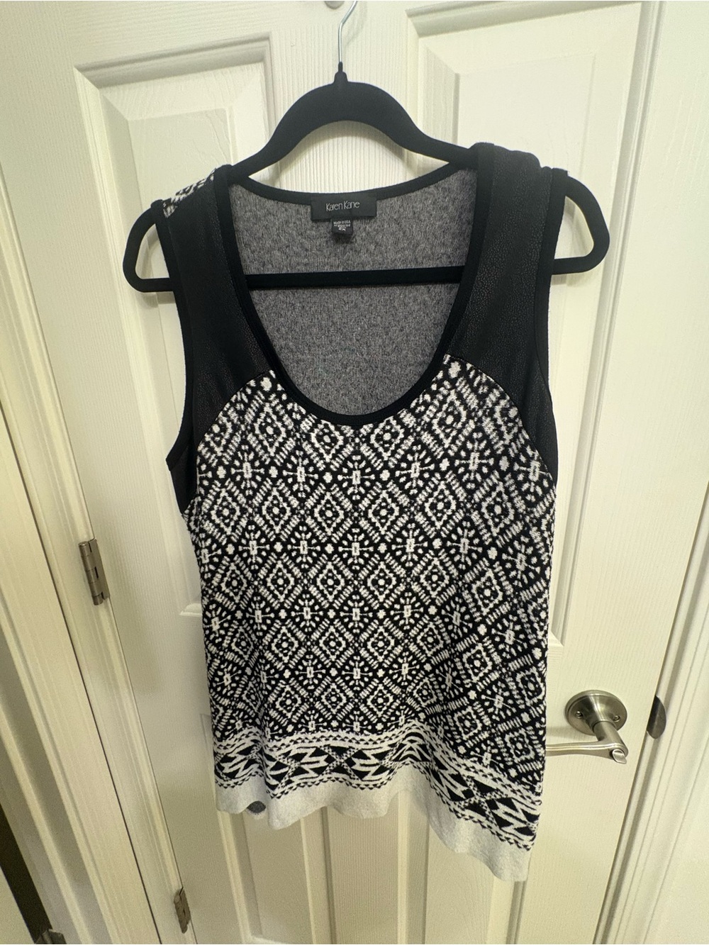 2x Karen Kane Black & White Patterned Sleeveless Tank
